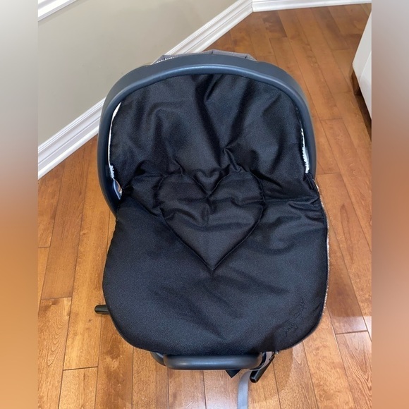 JOLLY Jumper Water Resistant Cuddle Bag - Picture 2 of 8